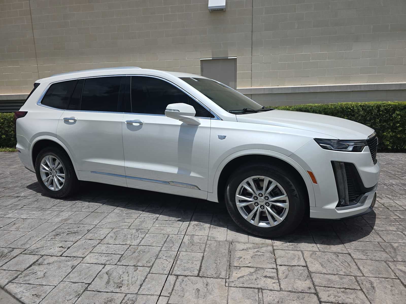 2021 Cadillac XT6 Luxury in Crystal White Tricoat — front three-quarter view