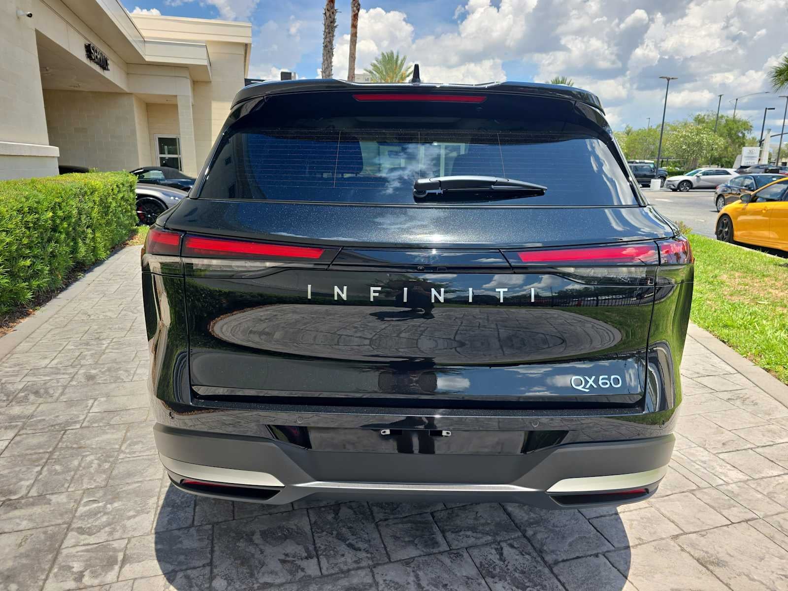 2027 INFINITI QX60 — detail view