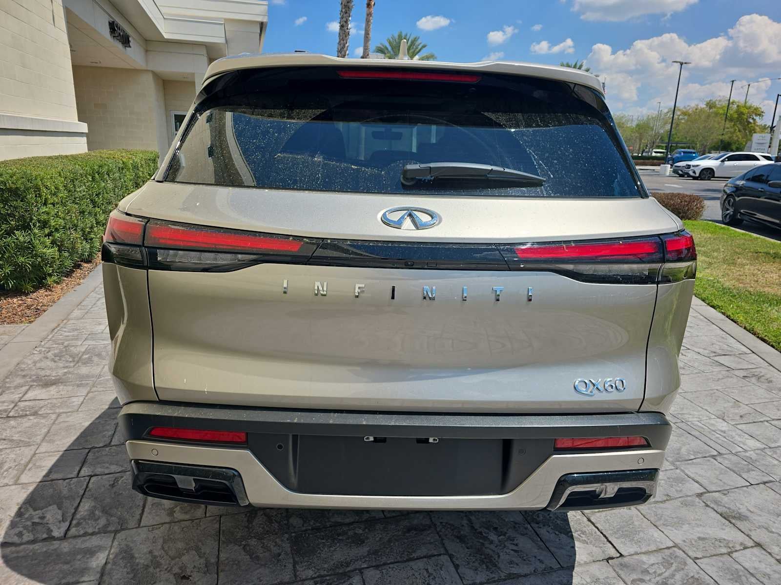 2025 INFINITI QX60 — detail view