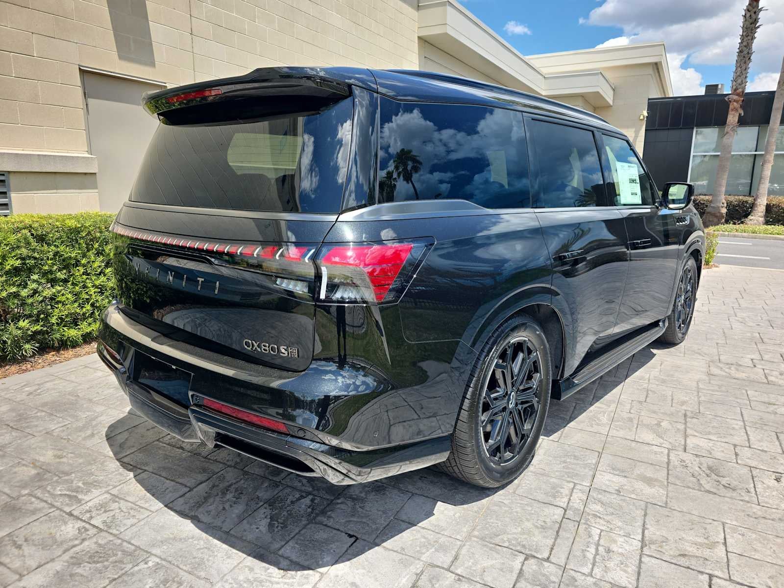 2026 INFINITI QX80 — detail view